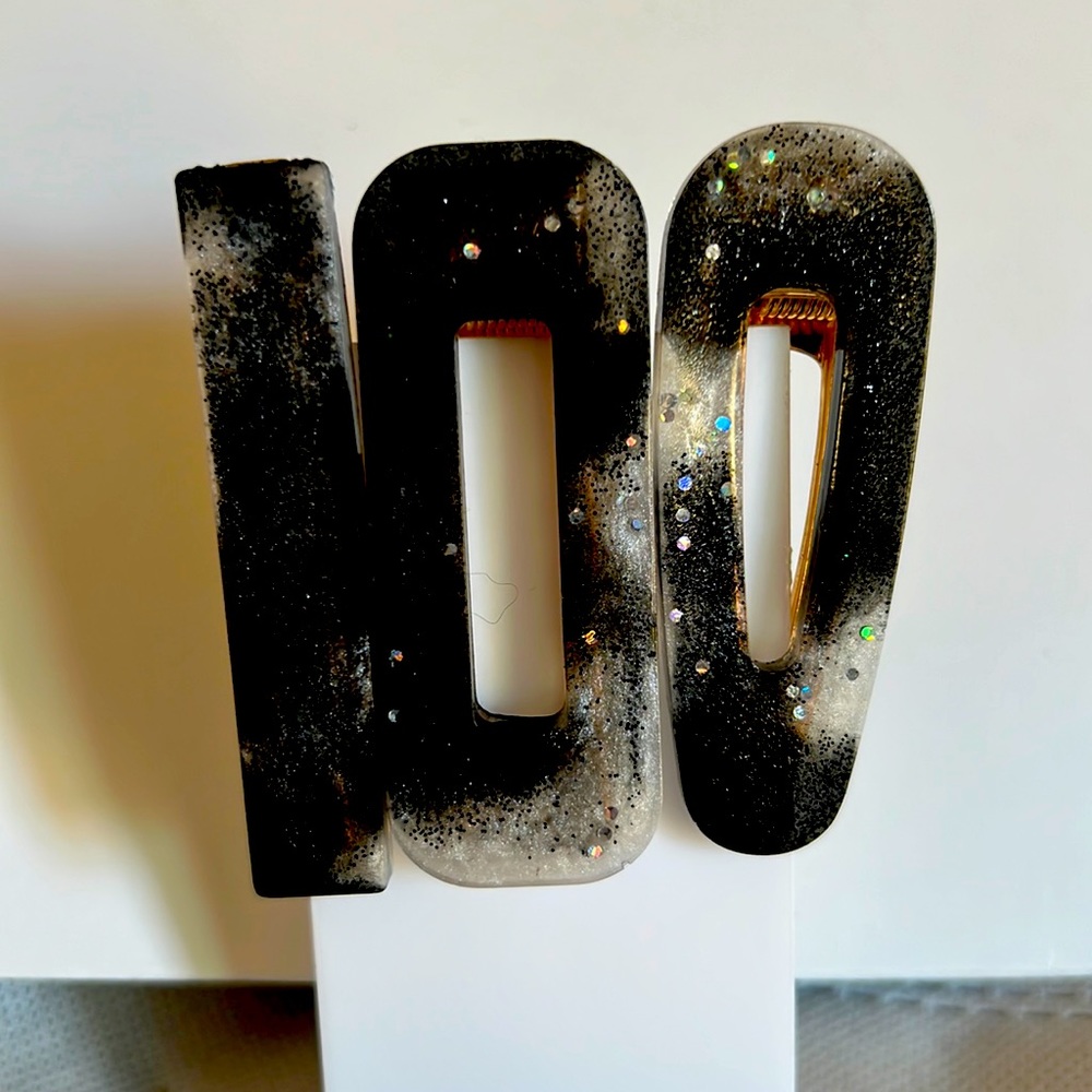 Black & white barrettes